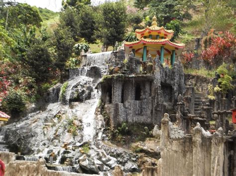 ¡El Huaguo Shan: Un Oasis Verde en la Ciudad de Lianyungang!